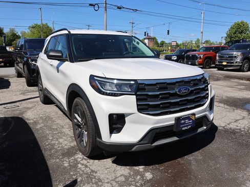 Used 2025 Ford Explorer Active w/ Active Comfort Package AWD/4WD image 1