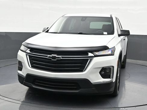 Used 2023 Chevrolet Traverse LS FWD image 9