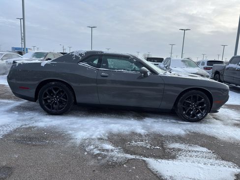 Used 2019 Dodge Challenger SXT w/ Blacktop Package image 4