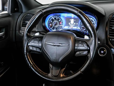 Used 2019 Chrysler 300 S AWD/4WD image 15