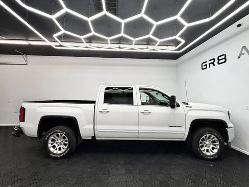 Used 2017 GMC Sierra 1500 SLE w/ SLE Value Package AWD/4WD image 9
