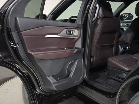 New 2026 Ford Explorer Platinum image 35