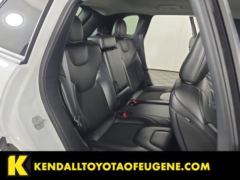 Used 2019 Jeep Cherokee Latitude Plus AWD/4WD image 27