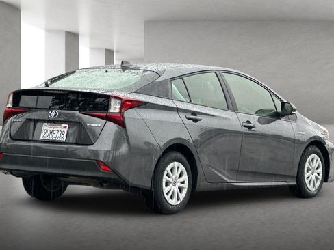 Used 2021 Toyota Prius LE image 4
