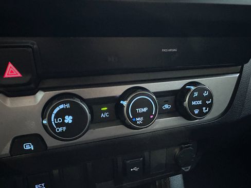 Used 2020 Toyota Tacoma SR5 image 35