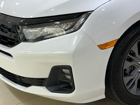 Certified 2025 Honda Odyssey Touring image 5