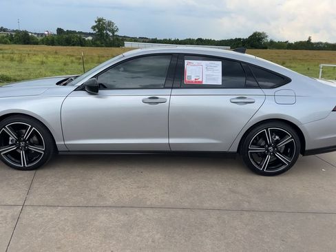 Used 2026 Honda Accord SE image 6