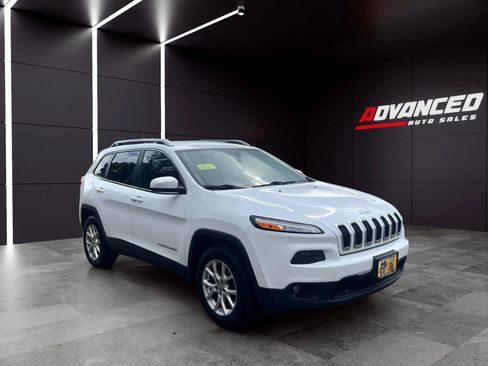 Used 2016 Jeep Cherokee Latitude AWD/4WD image 2