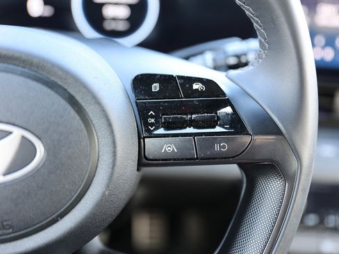 Used 2025 Hyundai Elantra SEL image 38