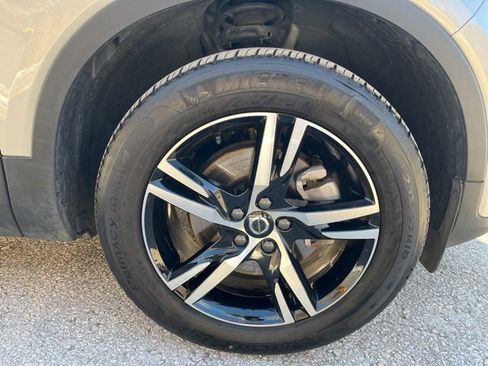 Certified 2023 Volvo XC40 B5 Plus w/ Climate Package image 12