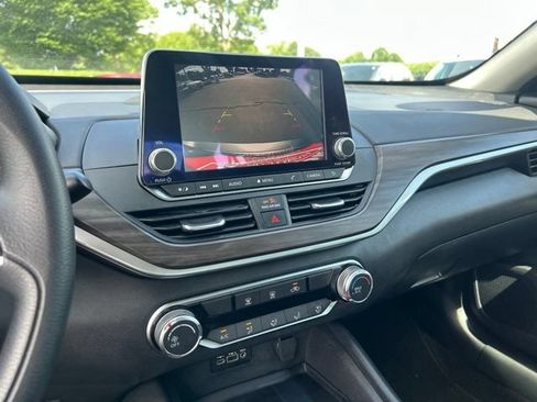 Used 2025 Nissan Altima 2.5 SV FWD image 23