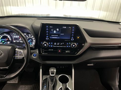 Used 2021 Toyota Highlander XLE FWD image 32