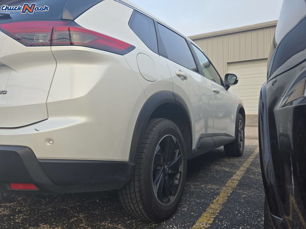 Used 2025 Nissan Rogue SV AWD/4WD image 10