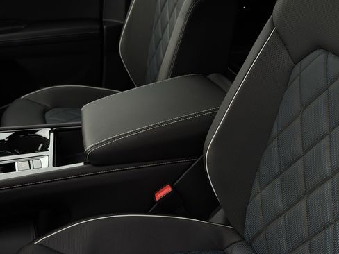 New 2026 Volkswagen Atlas Cross Sport SEL Premium R-Line image 24