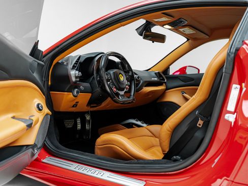 Used 2016 Ferrari 488 GTB RWD image 3