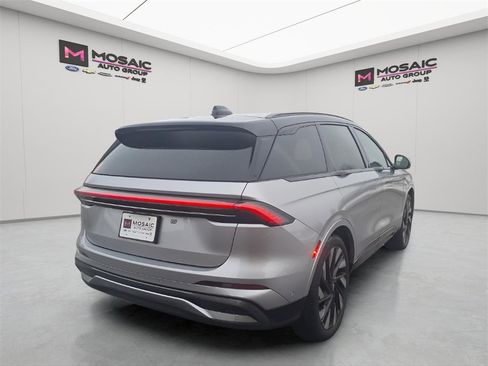 Used 2024 Lincoln Nautilus Reserve w/ Equipment Group 202A image 7