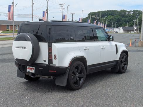 Used 2022 Land Rover Defender 110 X-Dynamic SE AWD/4WD image 9