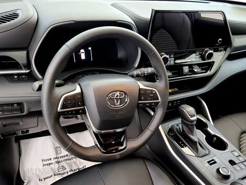 Used 2025 Toyota Highlander XSE AWD/4WD image 28
