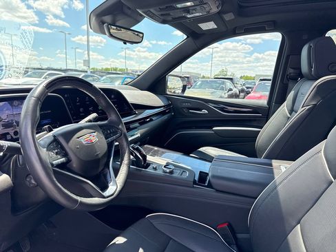 Used 2024 Cadillac Escalade Sport AWD/4WD image 10