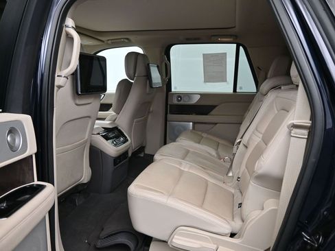 Used 2021 Lincoln Navigator L Reserve w/ Luxury Package AWD/4WD image 18