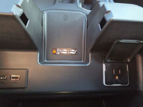 Used 2023 GMC Sierra 1500 SLT w/ SLT Premium Package image 39