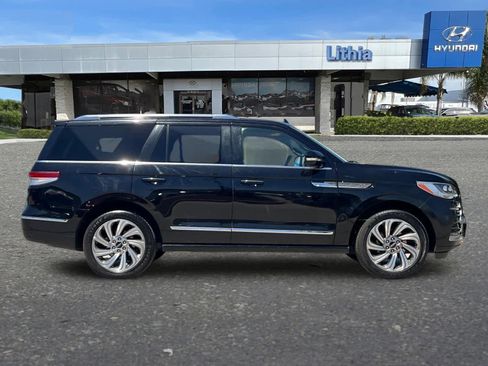 Used 2023 Lincoln Navigator Reserve image 8