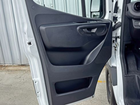 Used 2023 Mercedes-Benz Sprinter 1500 image 34