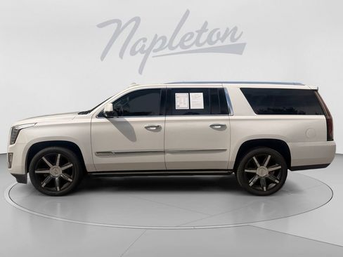 Used 2015 Cadillac Escalade ESV Platinum AWD/4WD image 2
