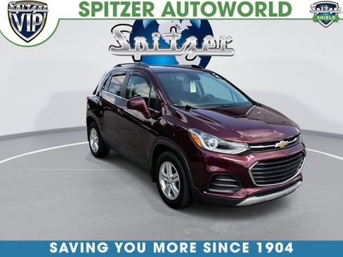 Used 2017 Chevrolet Trax LT w/ LT Convenience Package FWD image 2