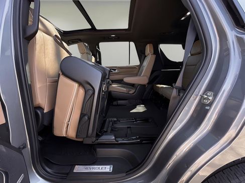 Used 2021 Chevrolet Tahoe Premier w/ Premium Package image 28