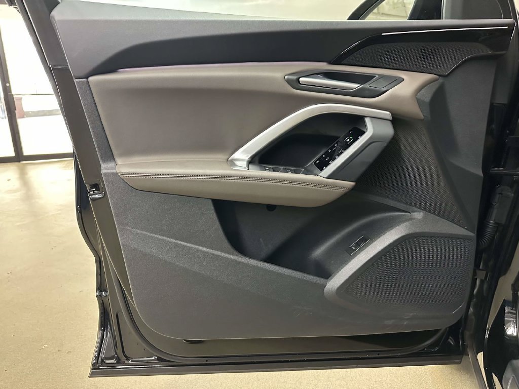 Used 2025 Audi Q5 Premium w/ Convenience Package AWD/4WD image 15