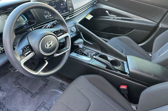 Certified 2026 Hyundai Elantra SE FWD image 10
