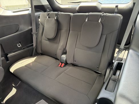 Used 2023 Ford Explorer XLT AWD/4WD image 24