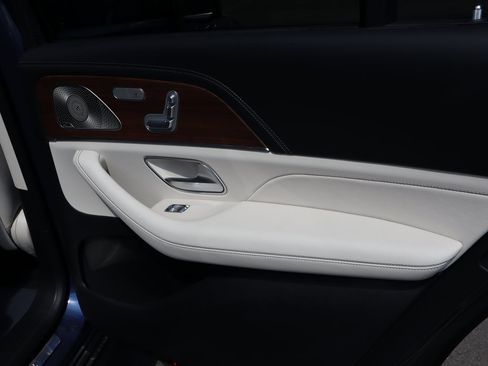 New 2026 Mercedes-Benz GLS 450 4MATIC image 11