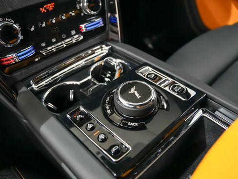 Used 2024 Rolls-Royce Cullinan Black Badge AWD/4WD image 37
