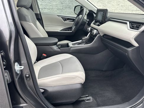 Used 2022 Toyota RAV4 XLE Premium image 13