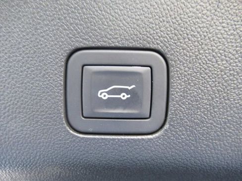 Used 2025 Chevrolet Tahoe Z71 AWD/4WD image 36