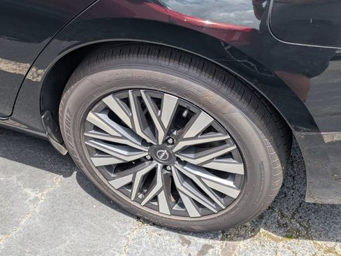 Used 2024 Nissan Altima 2.5 SV FWD image 10
