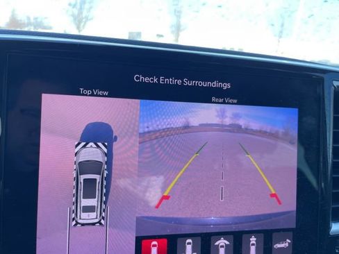 Used 2023 Chrysler Pacifica Limited w/ Uconnect Theater Family Group image 8