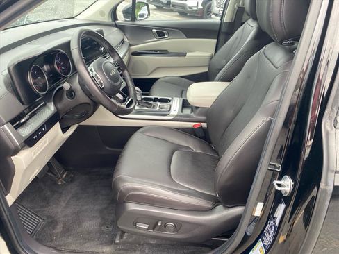 Used 2024 Kia Carnival LX FWD image 10