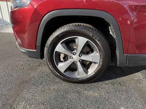 Used 2019 Jeep Cherokee Limited AWD/4WD image 5
