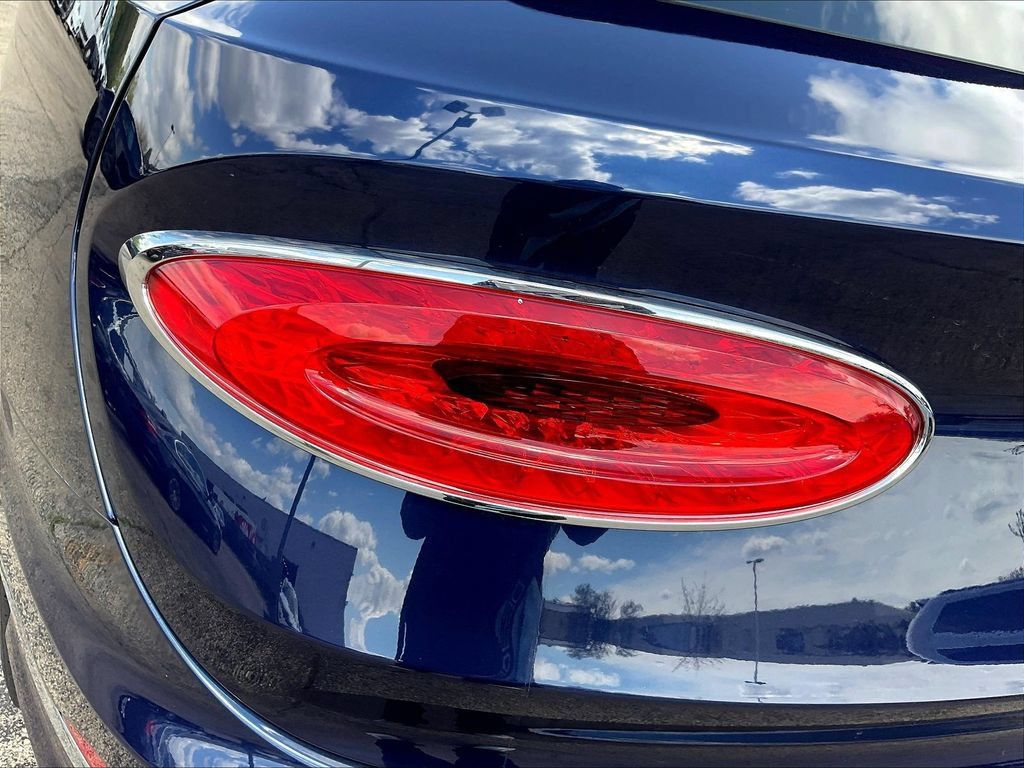 Used 2021 Bentley Bentayga AWD/4WD image 23