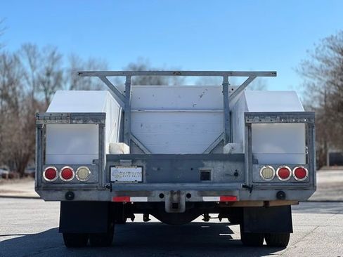 Used 2016 Ford F550 2WD Regular Cab Super Duty image 6