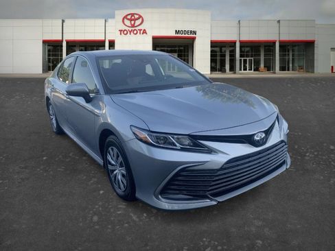 Certified 2022 Toyota Camry LE FWD image 3