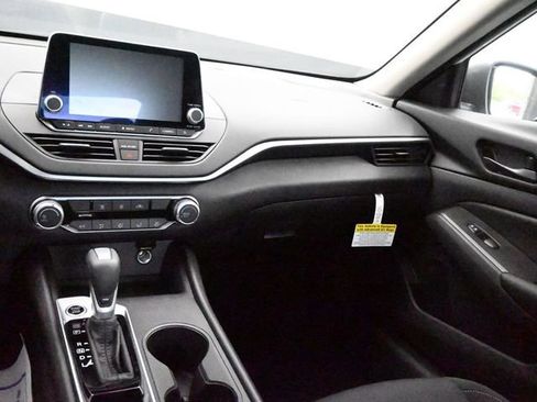 Used 2025 Nissan Altima 2.5 S FWD image 22