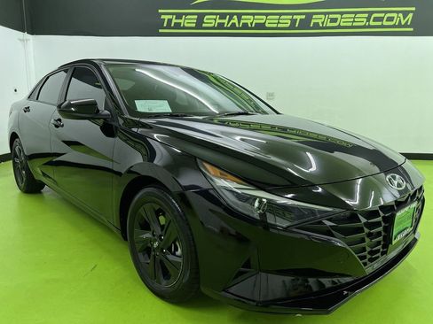 Used 2021 Hyundai Elantra SEL w/ Convenience Package FWD image 2