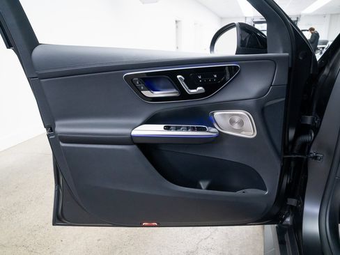 Used 2025 Mercedes-Benz GLC 350e 4MATIC image 17