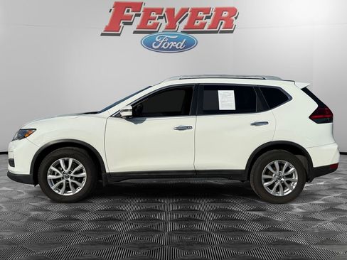 Used 2017 Nissan Rogue SV w/ SV Premium Package image 2
