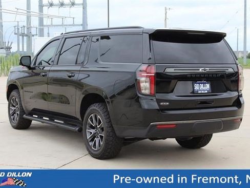Certified 2022 Chevrolet Suburban Z71 w/ Luxury Package AWD/4WD image 8
