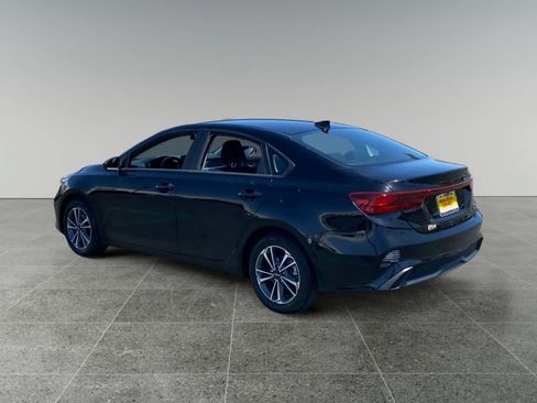 Used 2024 Kia Forte LXS FWD image 3